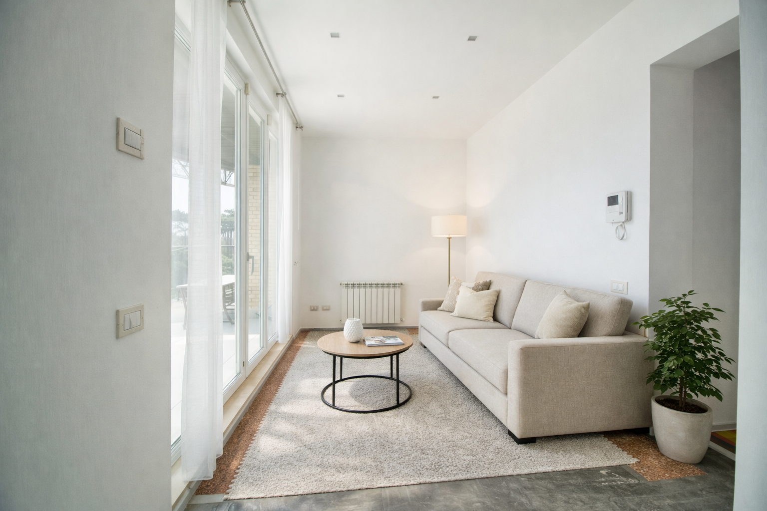 FREGENE CENTRO RIFINITISSIMA VILLA CON GIARDINO E TERRAZZI RIF. V/60