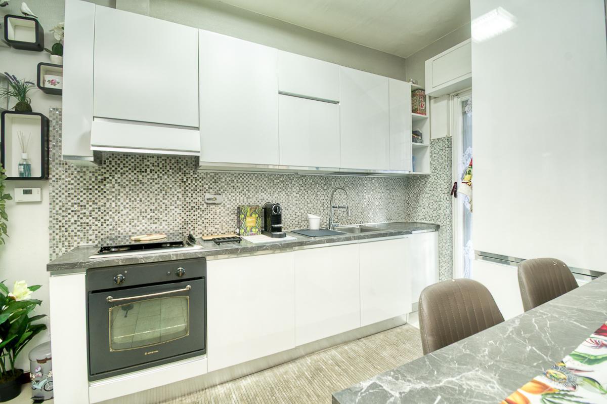 FREGENE VILLINO CON GIARDINETTO E TERRAZZO IN RESIDENCE RIF. AE/30