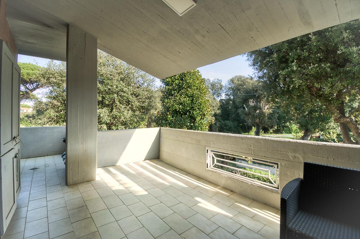 FREGENE VILLINO CON GIARDINETTO E TERRAZZO IN RESIDENCE RIF. AE/30