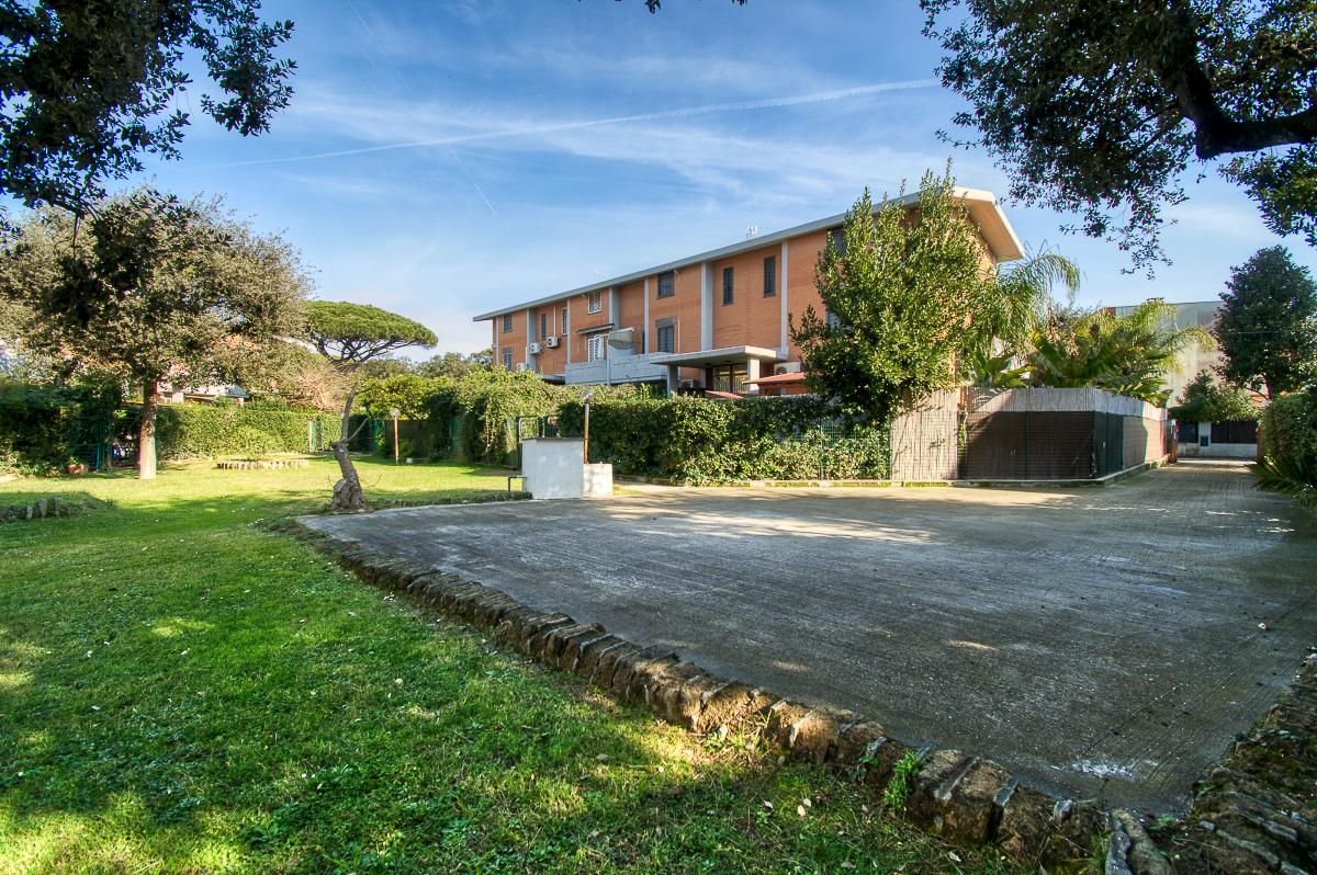 FREGENE VILLINO CON GIARDINETTO E TERRAZZO IN RESIDENCE RIF. AE/30