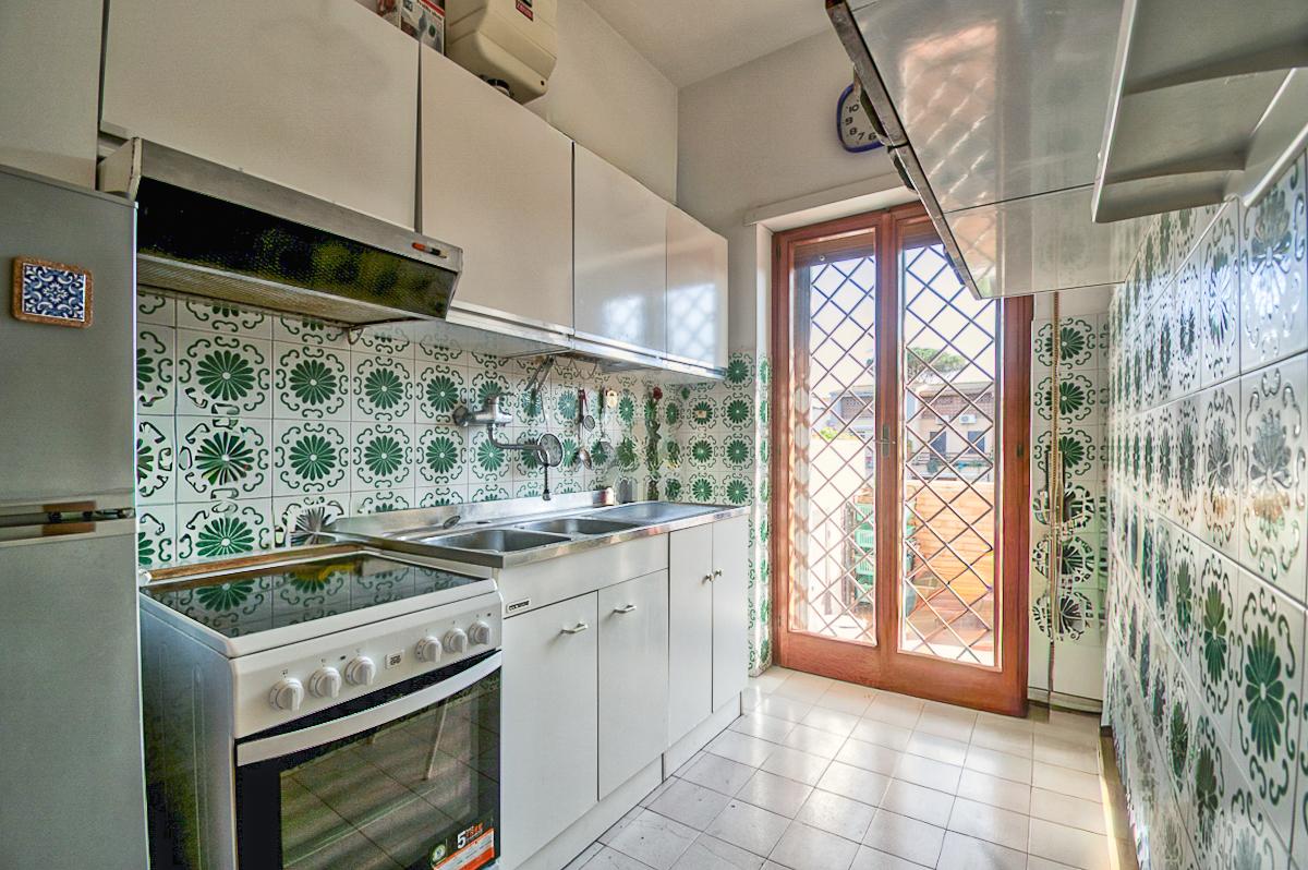 FREGENE VICINO MARE VILLA QUADRIFAMILIARE CON GIARDINO E TERRAZZO RIF. V/70