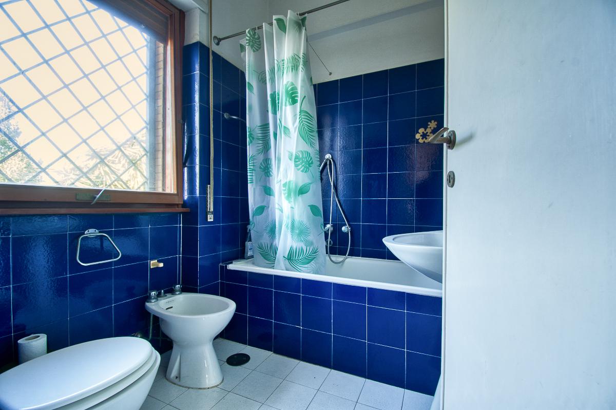 FREGENE VICINO MARE VILLA QUADRIFAMILIARE CON GIARDINO E TERRAZZO RIF. V/70