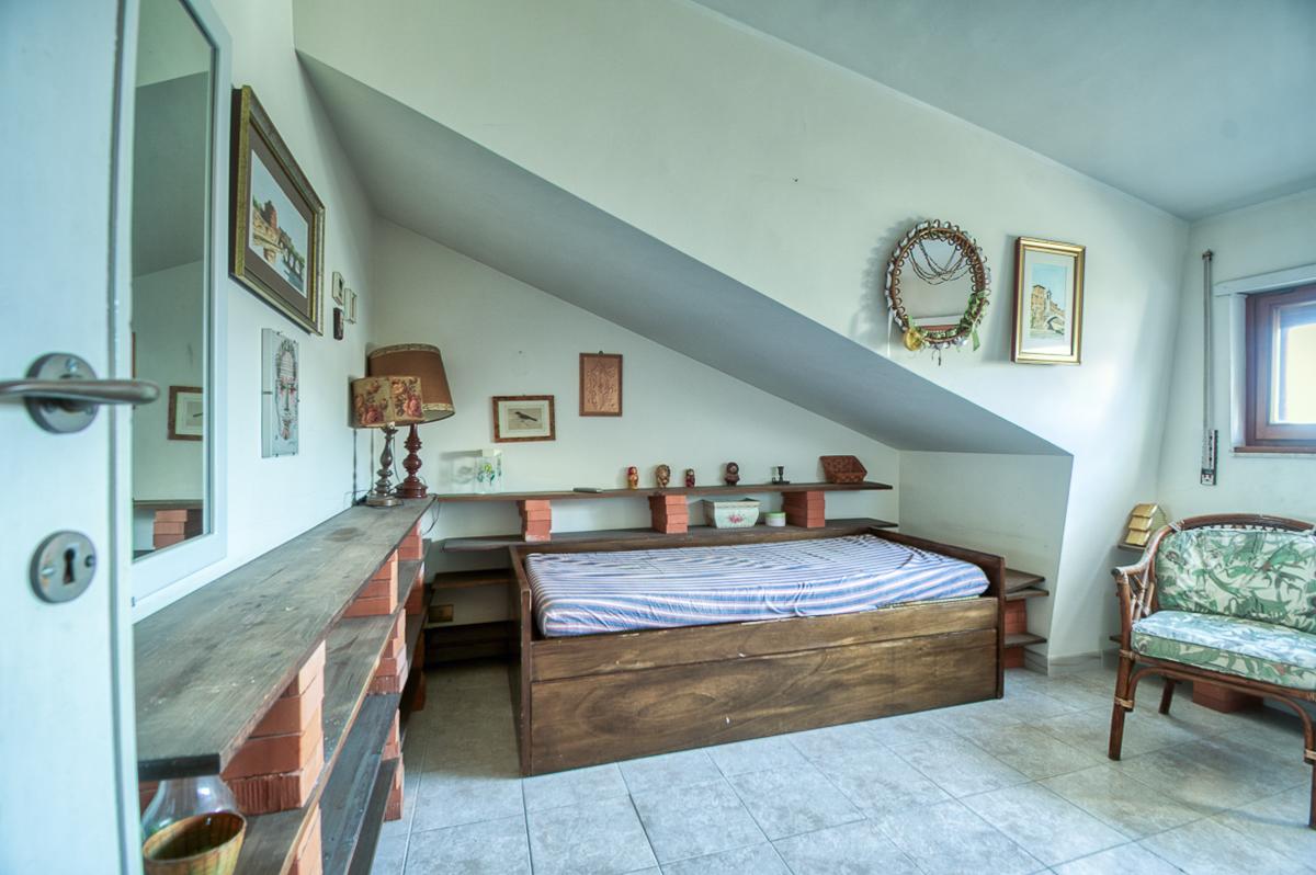 FREGENE VICINO MARE VILLA QUADRIFAMILIARE CON GIARDINO E TERRAZZO RIF. V/70