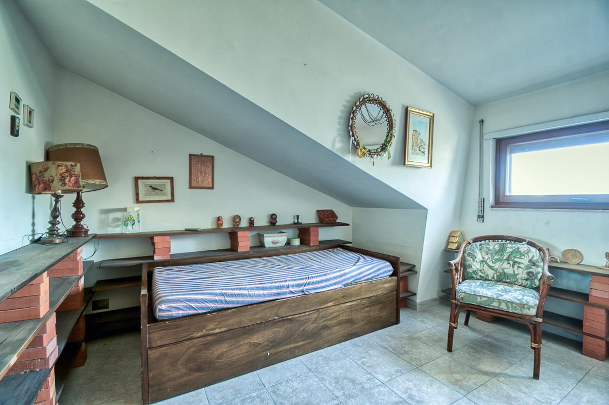 FREGENE VICINO MARE VILLA QUADRIFAMILIARE CON GIARDINO E TERRAZZO RIF. V/70