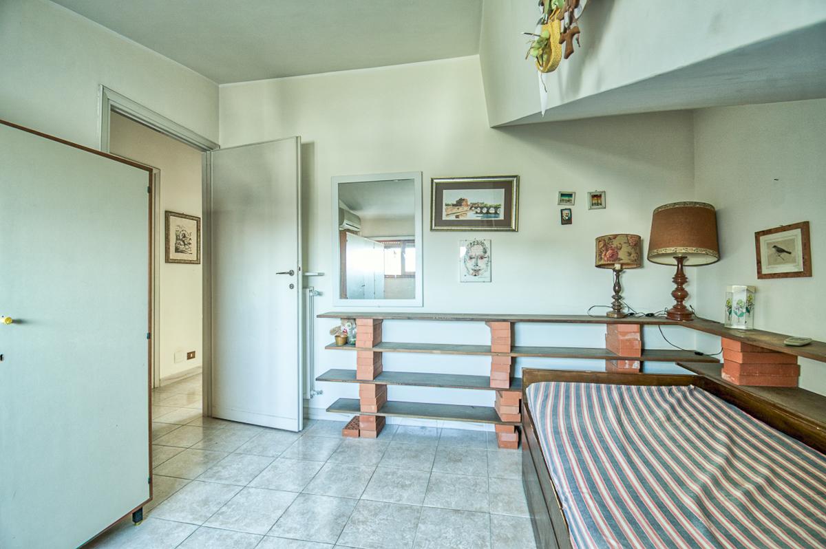 FREGENE VICINO MARE VILLA QUADRIFAMILIARE CON GIARDINO E TERRAZZO RIF. V/70