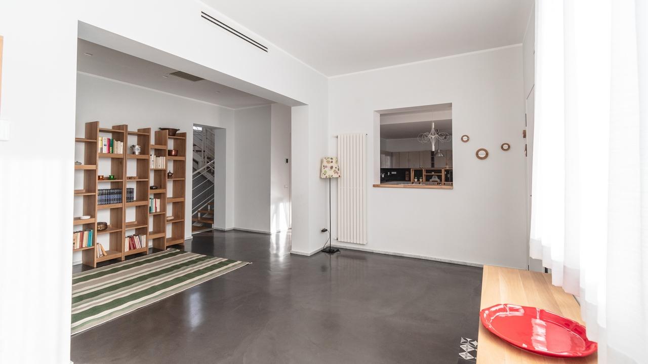 FREGENE CENTRO RIFINITISSIMA VILLA CON GIARDINO E TERRAZZI RIF. V/60