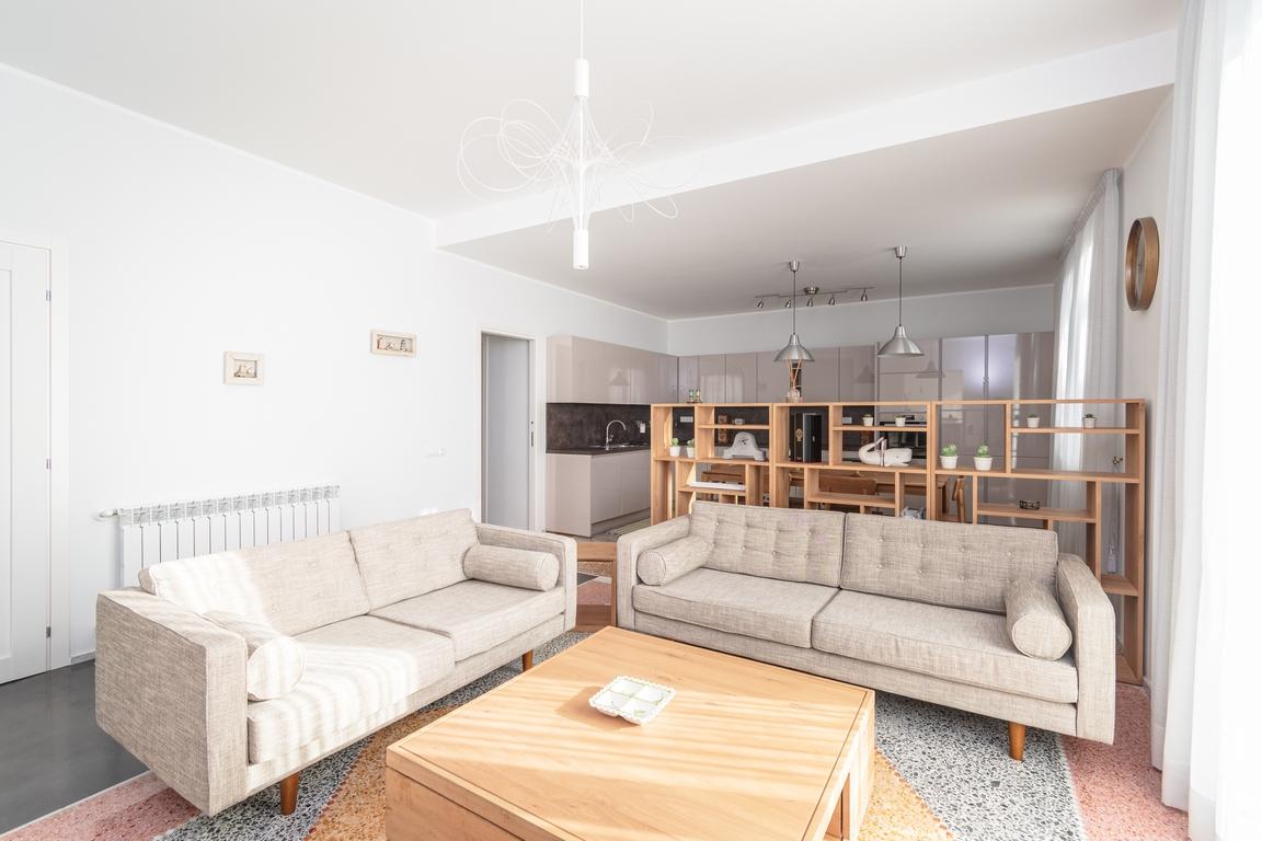 FREGENE CENTRO RIFINITISSIMA VILLA CON GIARDINO E TERRAZZI RIF. V/60