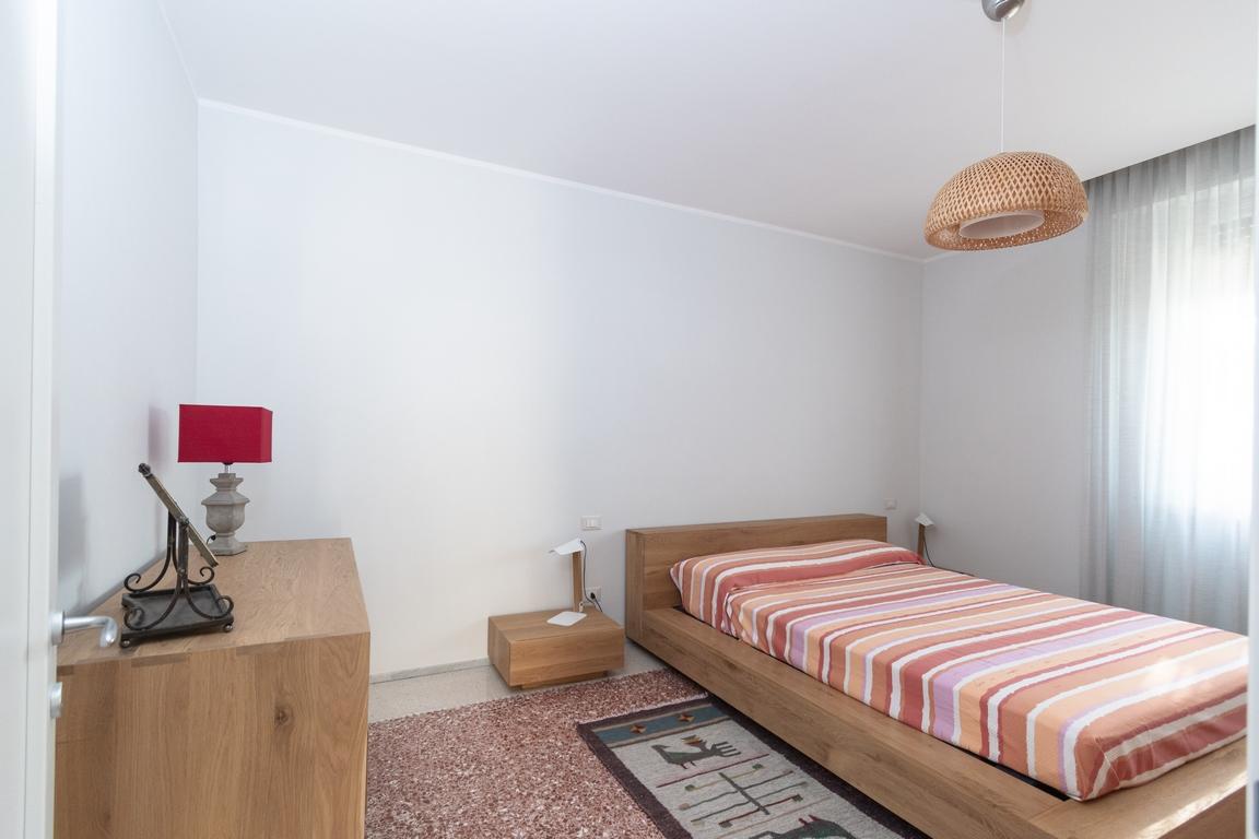 FREGENE CENTRO VILLA RIFINITISSIMA CON GIARDINO RIF. AE/65