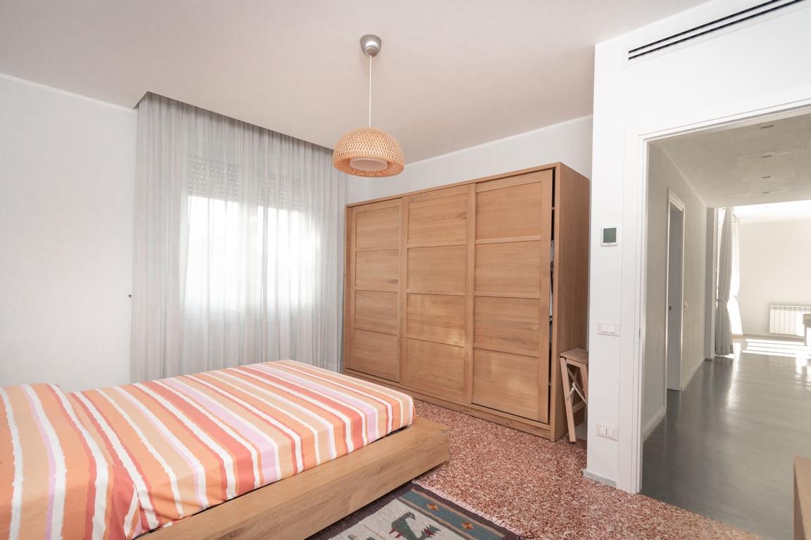 FREGENE CENTRO VILLA RIFINITISSIMA CON GIARDINO RIF. AE/65