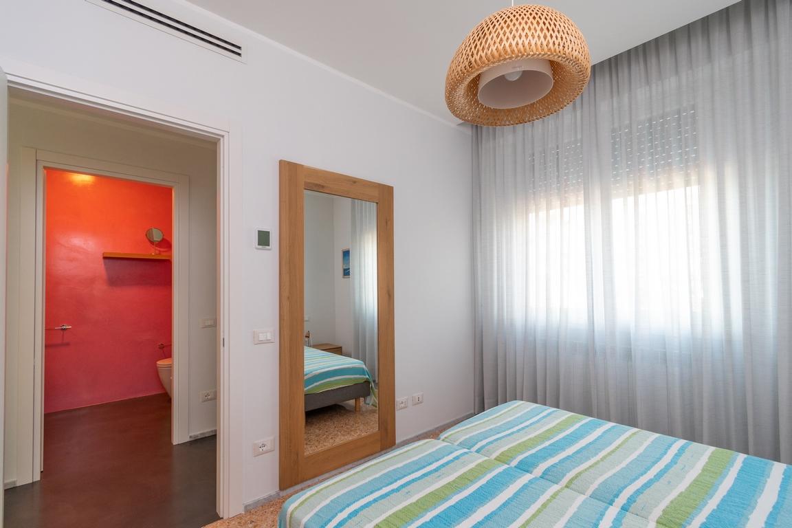 FREGENE CENTRO VILLA RIFINITISSIMA CON GIARDINO RIF. AE/65