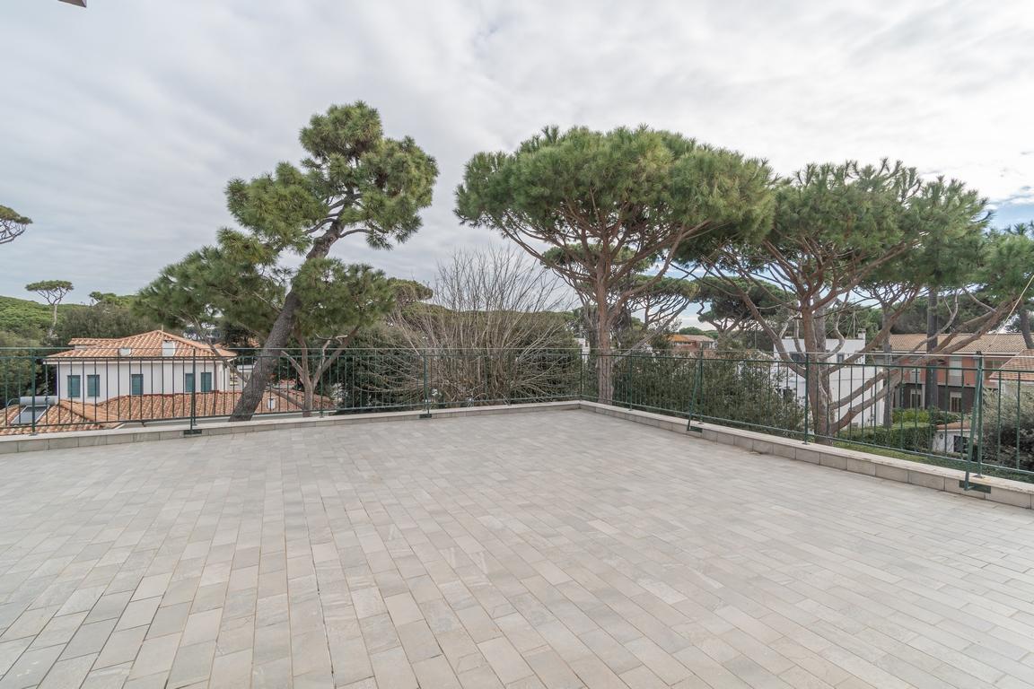 FREGENE CENTRO VILLA RIFINITISSIMA CON GIARDINO RIF. AE/65