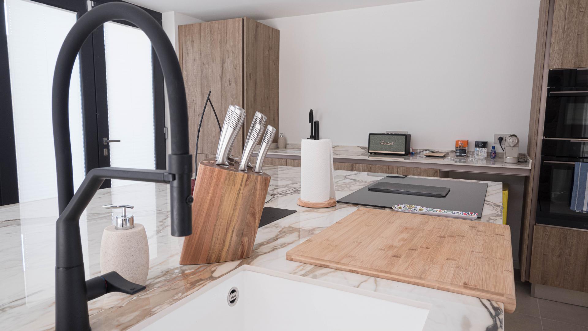 FREGENE – PRESTIGIOSA VILLA DI NUOVA COSTRUZIONE CON PISCINA • VISTA MARE • CLASSE A4 RIF. V/100