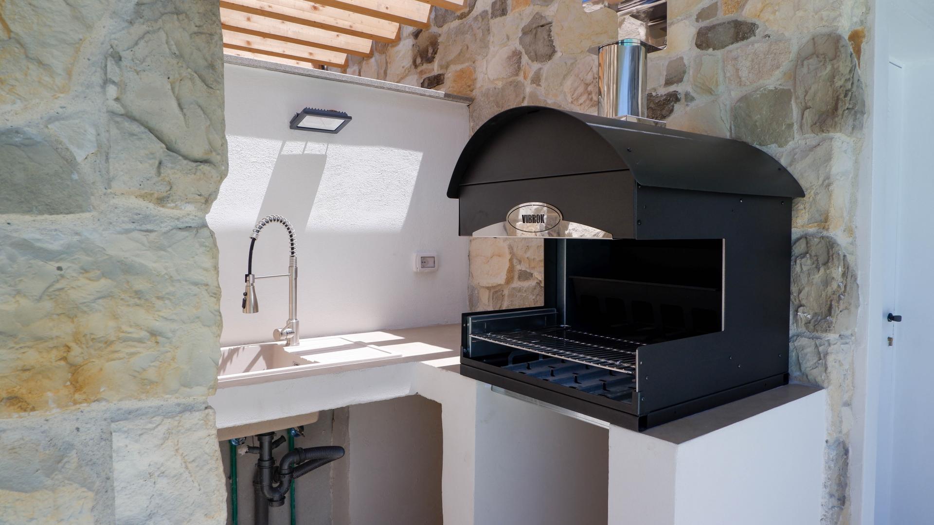 FREGENE – PRESTIGIOSA VILLA DI NUOVA COSTRUZIONE CON PISCINA • VISTA MARE • CLASSE A4 RIF. V/100