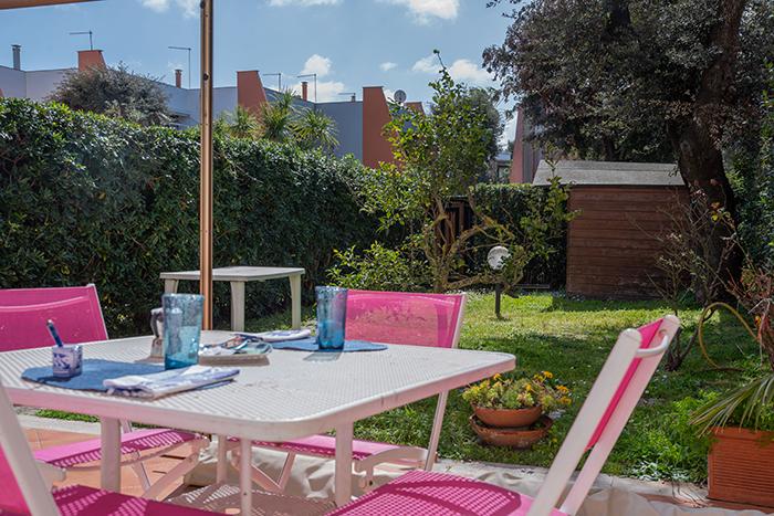 FREGENE GRAZIOSO VILLINO CON GIARDINO RIF. V/95