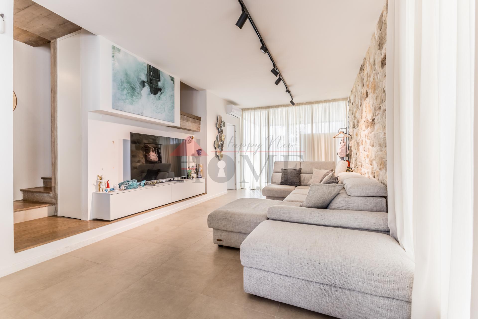 FREGENE – PRESTIGIOSA VILLA DI NUOVA COSTRUZIONE CON PISCINA • VISTA MARE • CLASSE A4 RIF. V/100