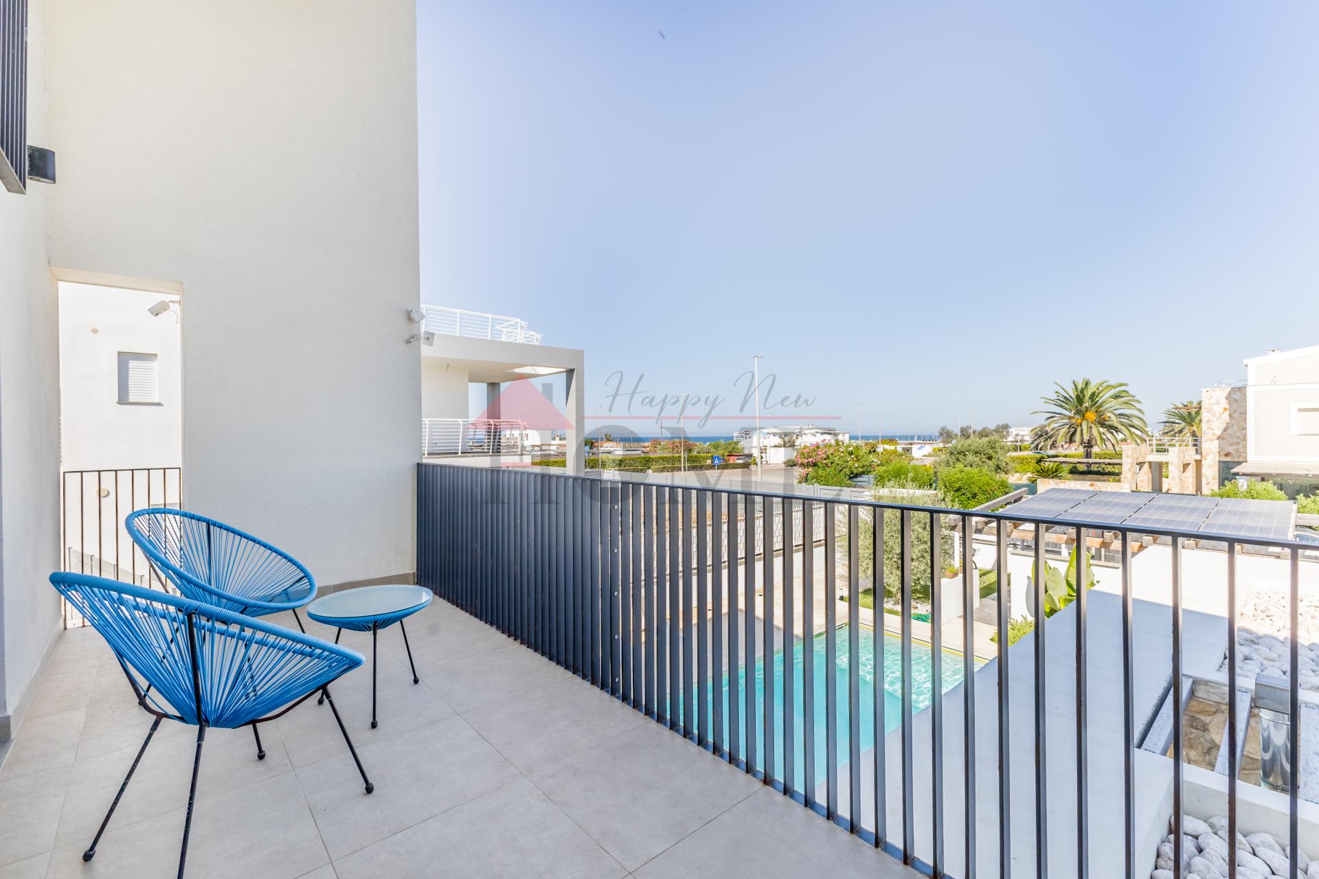 FREGENE – PRESTIGIOSA VILLA DI NUOVA COSTRUZIONE CON PISCINA • VISTA MARE • CLASSE A4 RIF. V/100