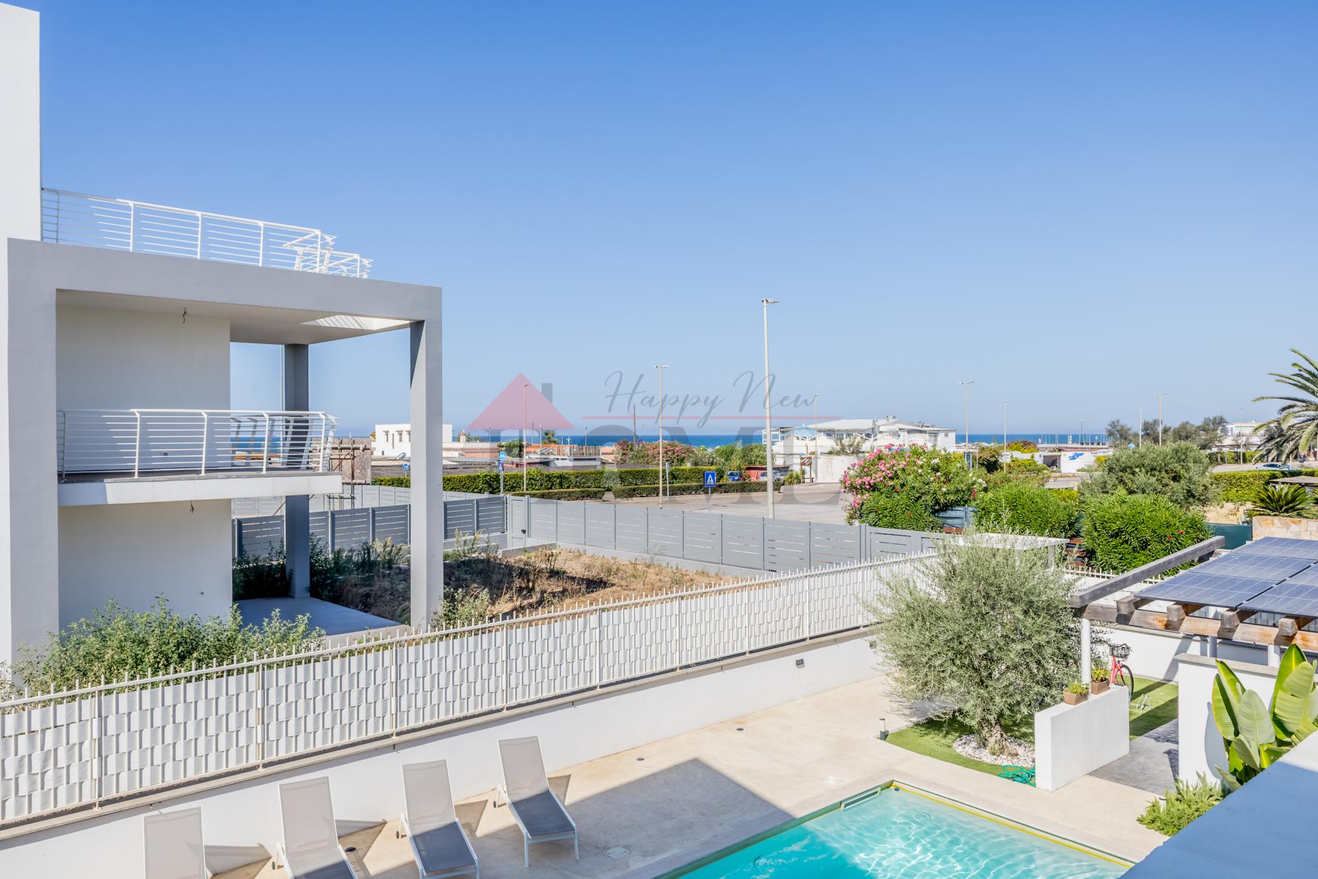 FREGENE – PRESTIGIOSA VILLA DI NUOVA COSTRUZIONE CON PISCINA • VISTA MARE • CLASSE A4 RIF. V/100