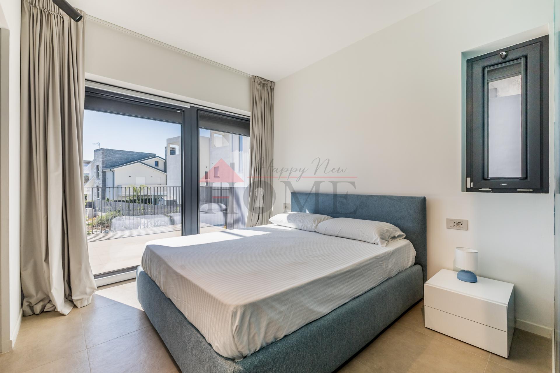 FREGENE – PRESTIGIOSA VILLA DI NUOVA COSTRUZIONE CON PISCINA • VISTA MARE • CLASSE A4 RIF. V/100