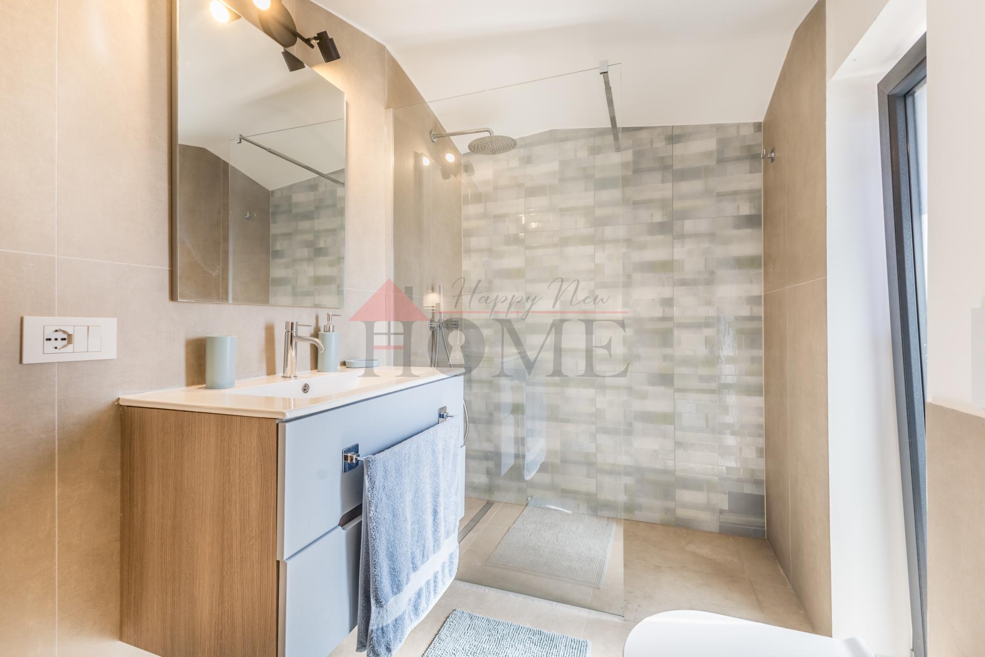 FREGENE – PRESTIGIOSA VILLA DI NUOVA COSTRUZIONE CON PISCINA • VISTA MARE • CLASSE A4 RIF. V/100