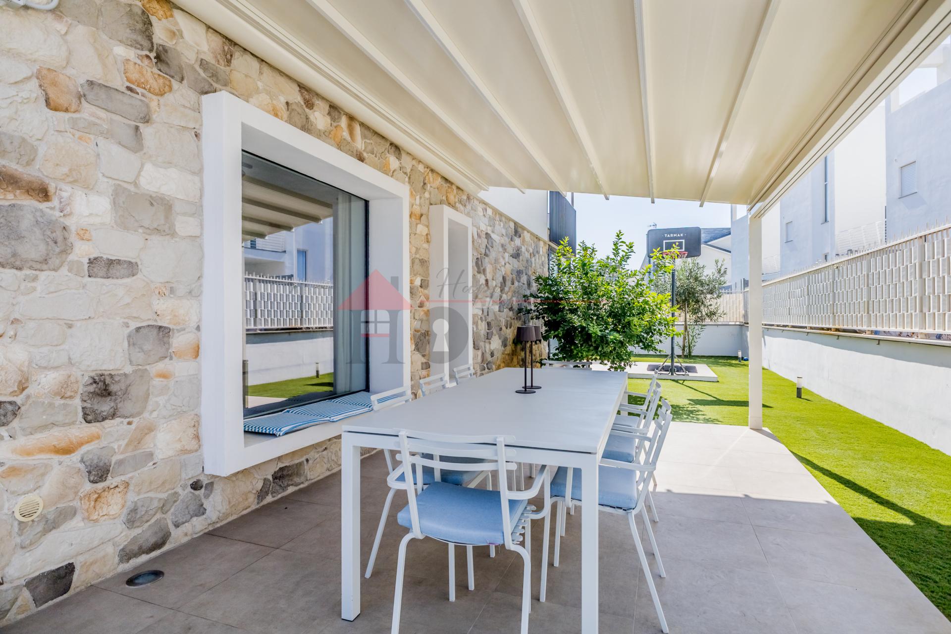 FREGENE – PRESTIGIOSA VILLA DI NUOVA COSTRUZIONE CON PISCINA • VISTA MARE • CLASSE A4 RIF. V/100