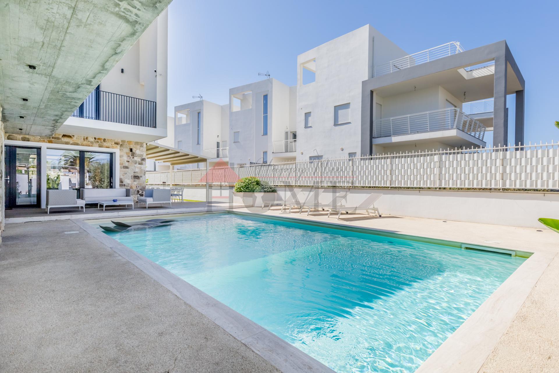 FREGENE – PRESTIGIOSA VILLA DI NUOVA COSTRUZIONE CON PISCINA • VISTA MARE • CLASSE A4 RIF. V/100