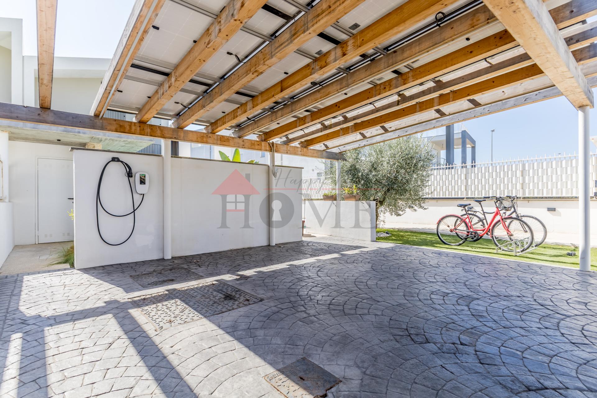 FREGENE – PRESTIGIOSA VILLA DI NUOVA COSTRUZIONE CON PISCINA • VISTA MARE • CLASSE A4 RIF. V/100