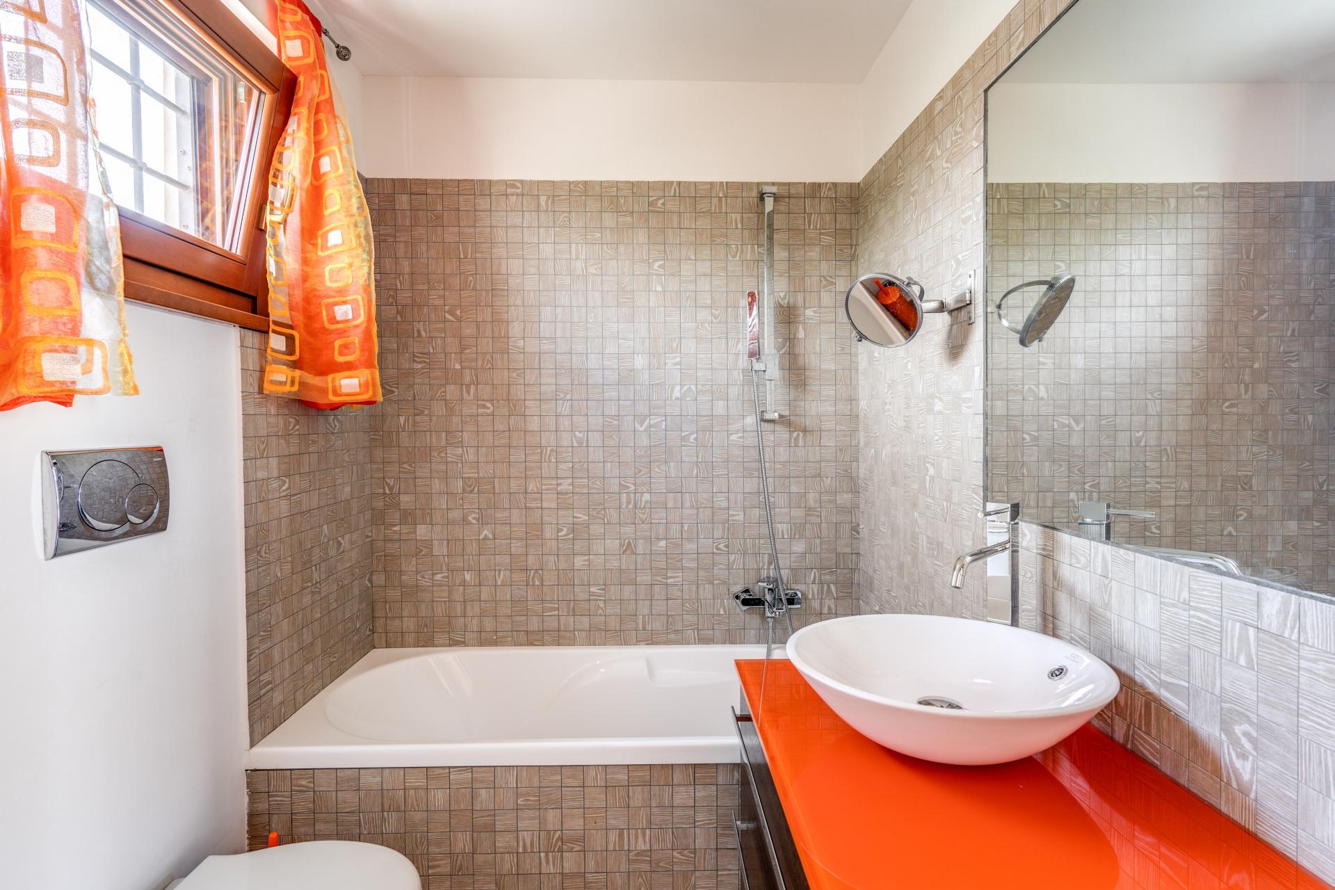 FREGENE CENTRO PRESTIGIOSA VILLA BIFAMILIARE CON GIARDINO E PISCINA RIF. V/80