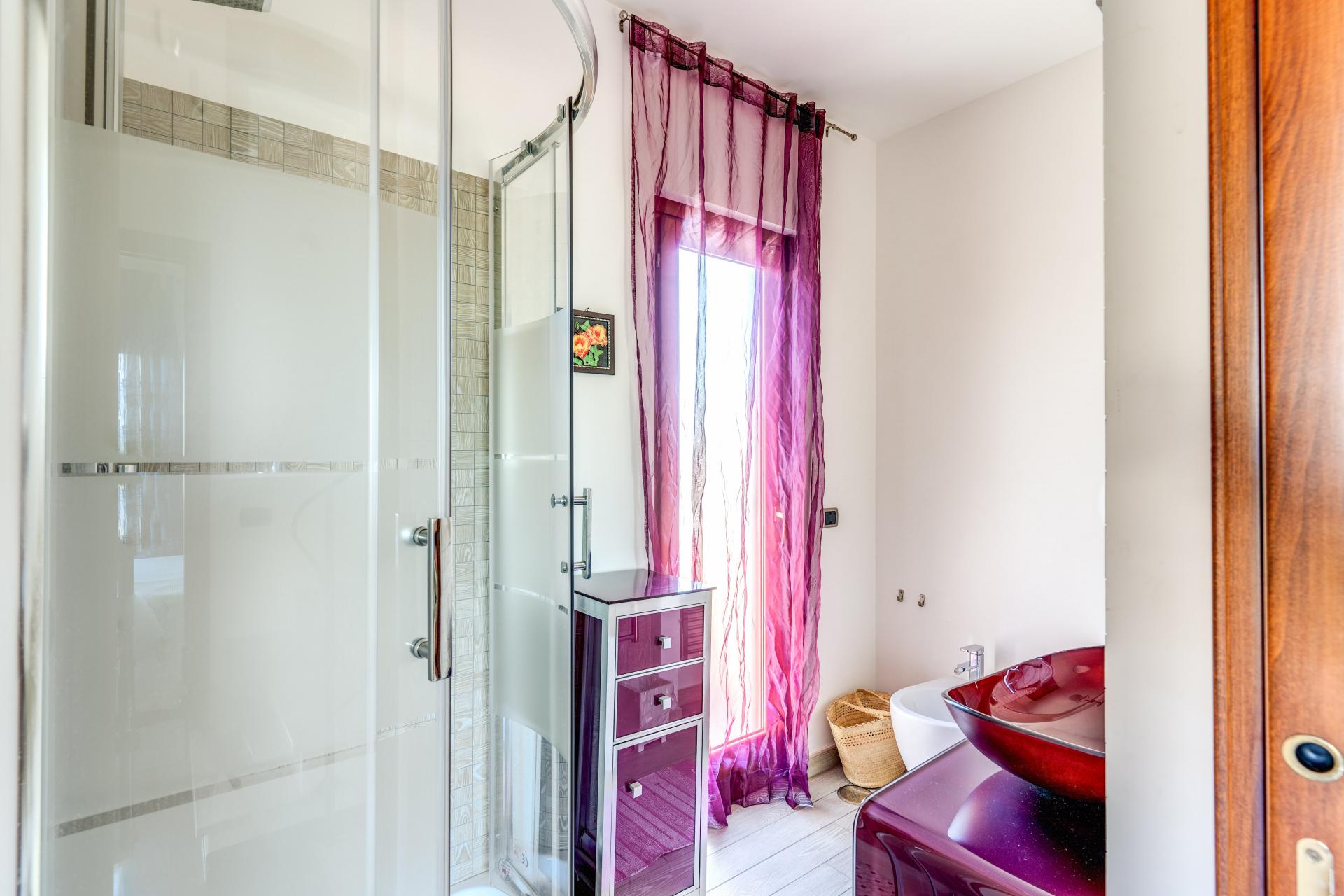 FREGENE CENTRO PRESTIGIOSA VILLA BIFAMILIARE CON GIARDINO E PISCINA RIF. V/80