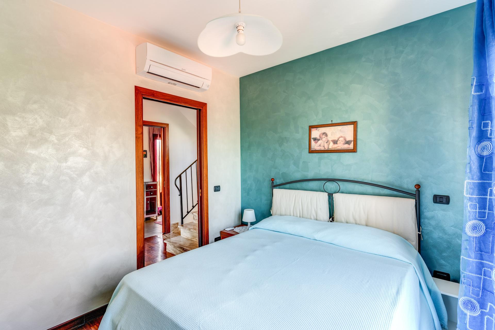 FREGENE CENTRO PRESTIGIOSA VILLA BIFAMILIARE CON GIARDINO E PISCINA RIF. V/80