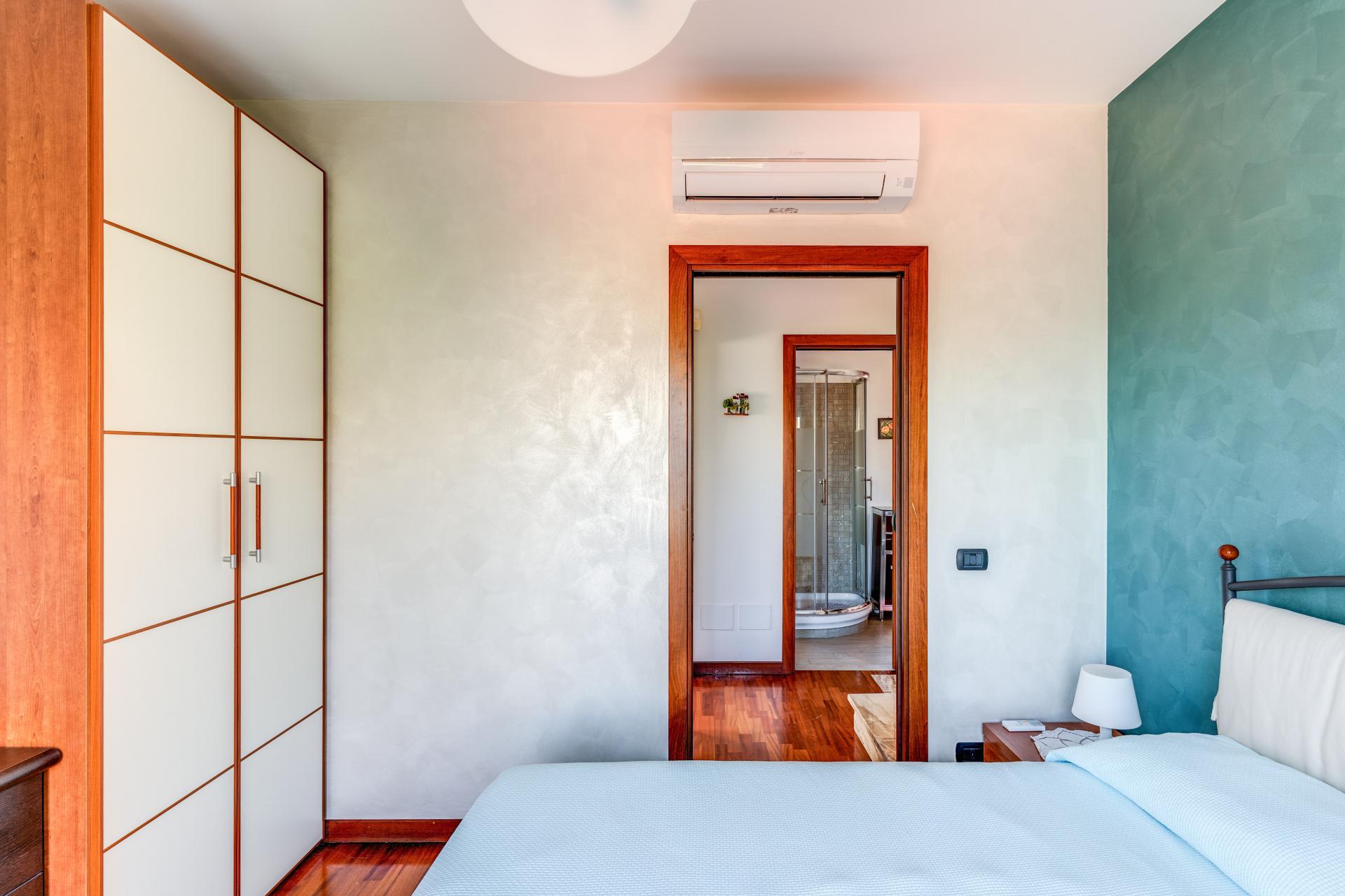 FREGENE CENTRO PRESTIGIOSA VILLA BIFAMILIARE CON GIARDINO E PISCINA RIF. V/80