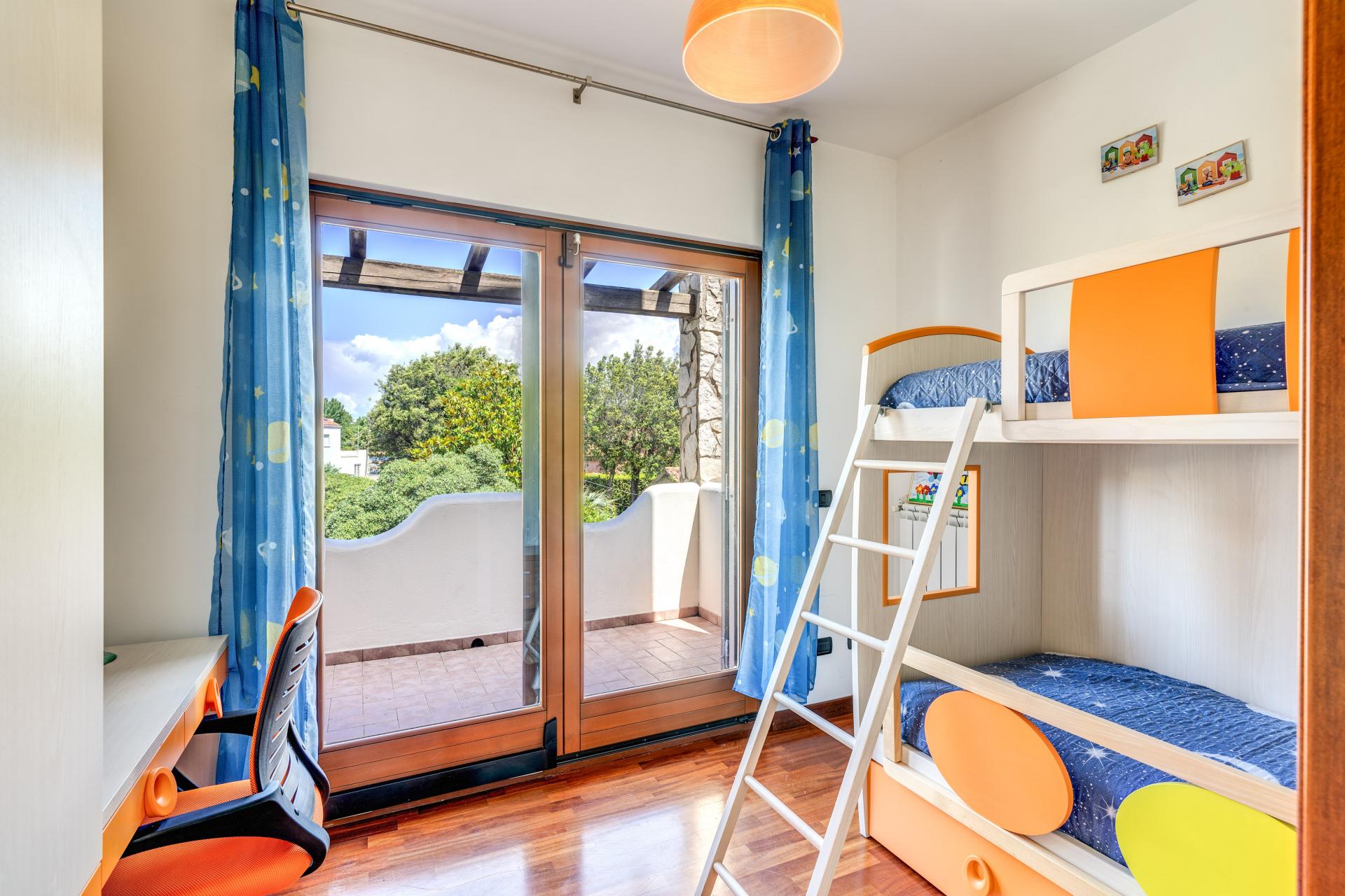 FREGENE CENTRO PRESTIGIOSA VILLA BIFAMILIARE CON GIARDINO E PISCINA RIF. V/80