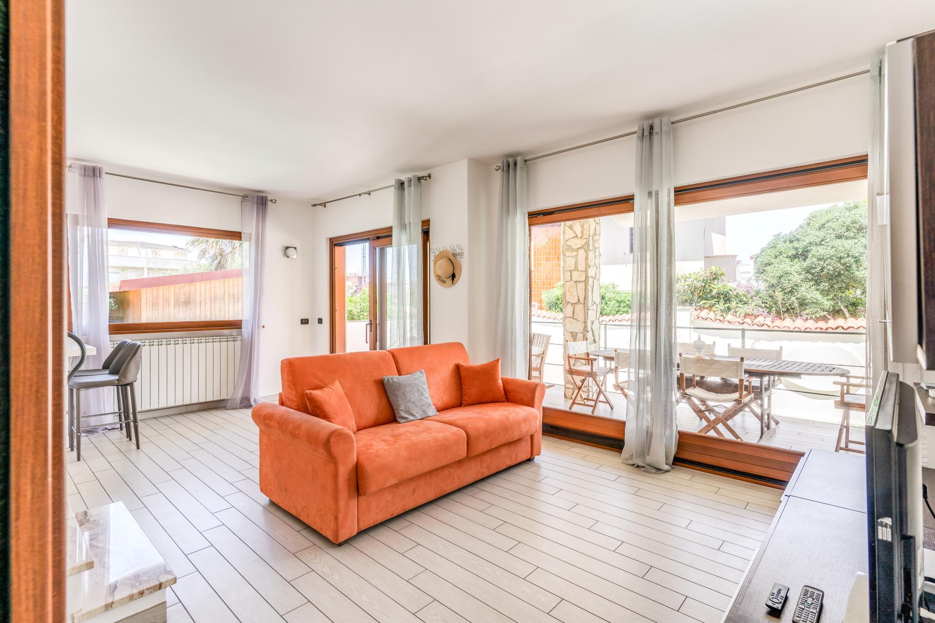 FREGENE CENTRO PRESTIGIOSA VILLA BIFAMILIARE CON GIARDINO E PISCINA RIF. V/80