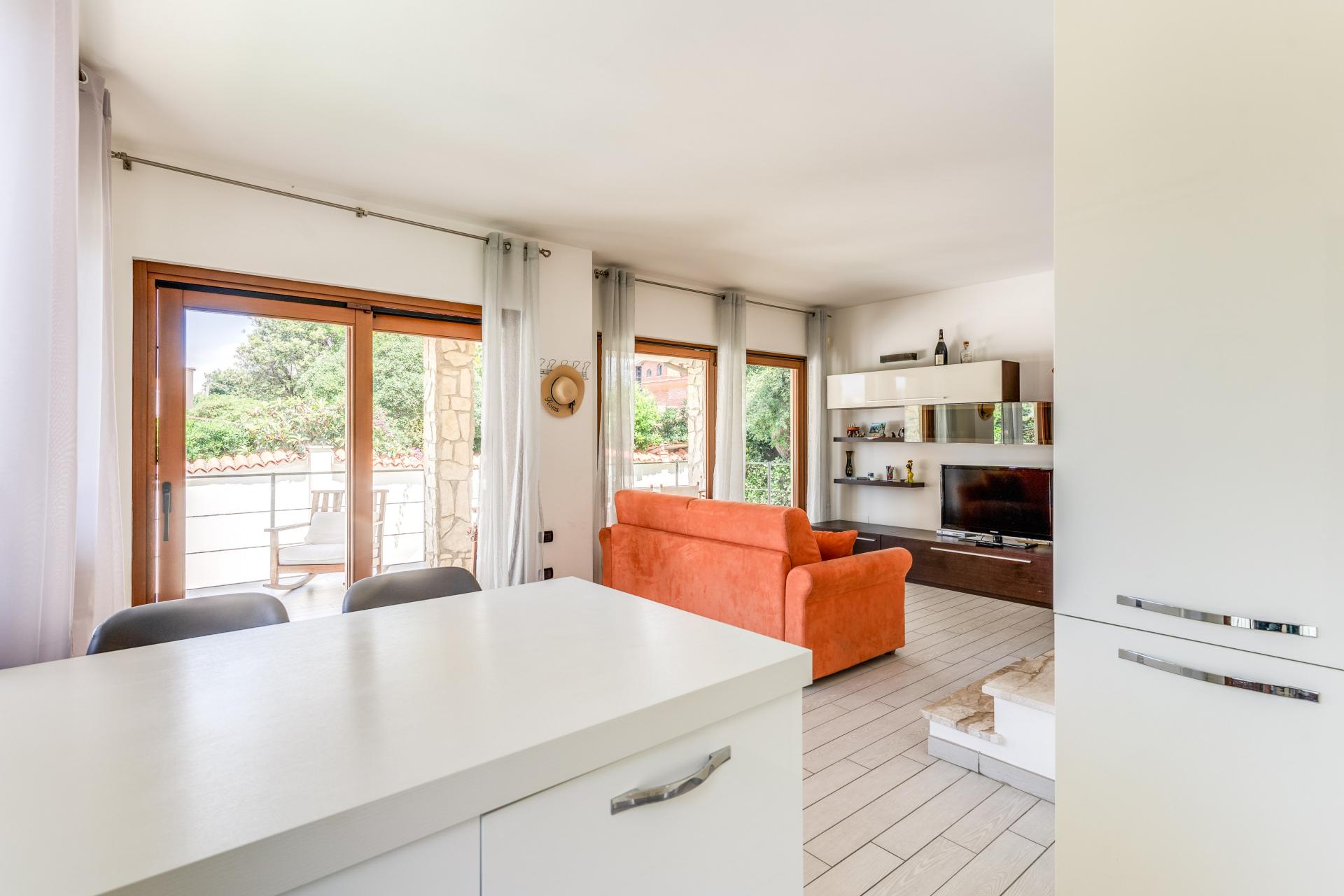 FREGENE CENTRO PRESTIGIOSA VILLA BIFAMILIARE CON GIARDINO E PISCINA RIF. V/80