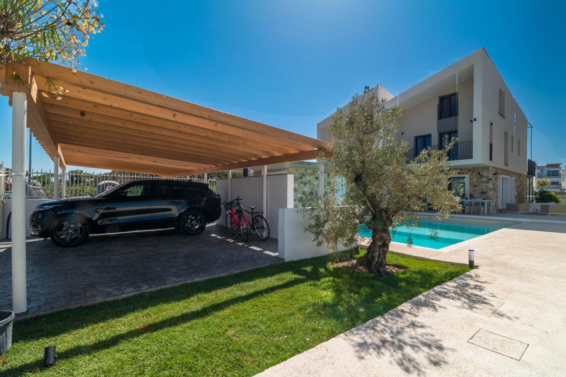 FREGENE – PRESTIGIOSA VILLA DI NUOVA COSTRUZIONE CON PISCINA • VISTA MARE • CLASSE A4 RIF. V/100