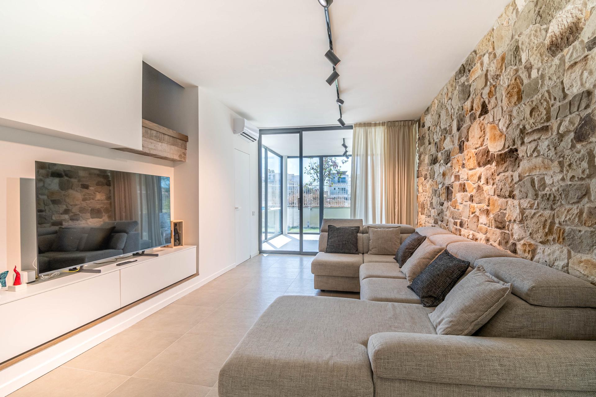 FREGENE – PRESTIGIOSA VILLA DI NUOVA COSTRUZIONE CON PISCINA • VISTA MARE • CLASSE A4 RIF. V/100