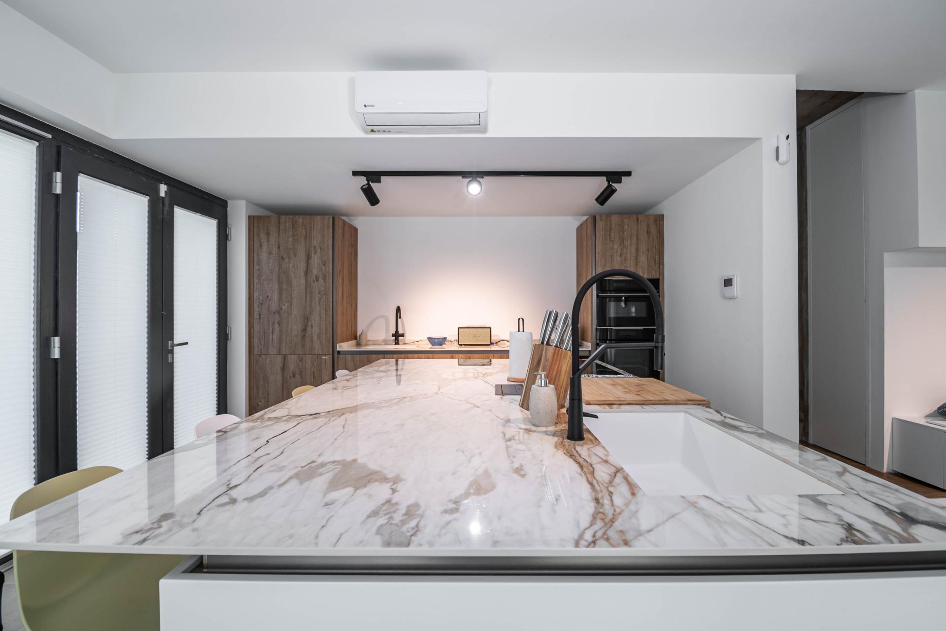FREGENE – PRESTIGIOSA VILLA DI NUOVA COSTRUZIONE CON PISCINA • VISTA MARE • CLASSE A4 RIF. V/100
