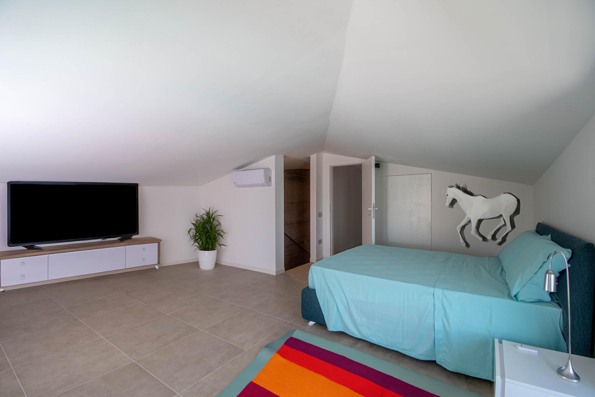 FREGENE – PRESTIGIOSA VILLA DI NUOVA COSTRUZIONE CON PISCINA • VISTA MARE • CLASSE A4 RIF. V/100