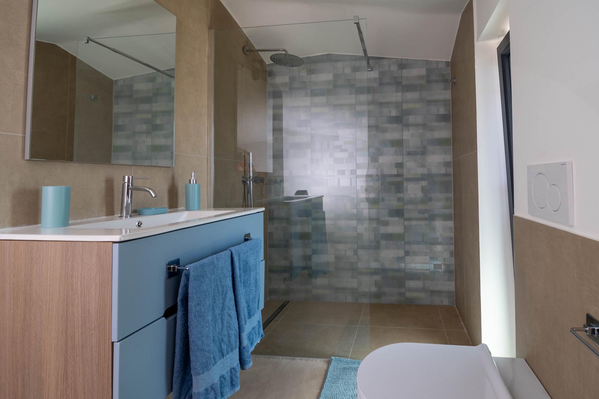 FREGENE – PRESTIGIOSA VILLA DI NUOVA COSTRUZIONE CON PISCINA • VISTA MARE • CLASSE A4 RIF. V/100