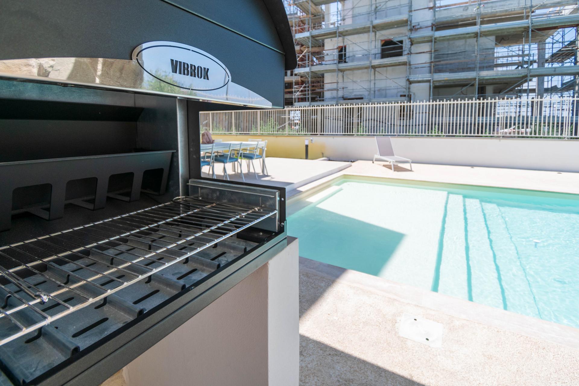 FREGENE – PRESTIGIOSA VILLA DI NUOVA COSTRUZIONE CON PISCINA • VISTA MARE • CLASSE A4 RIF. V/100