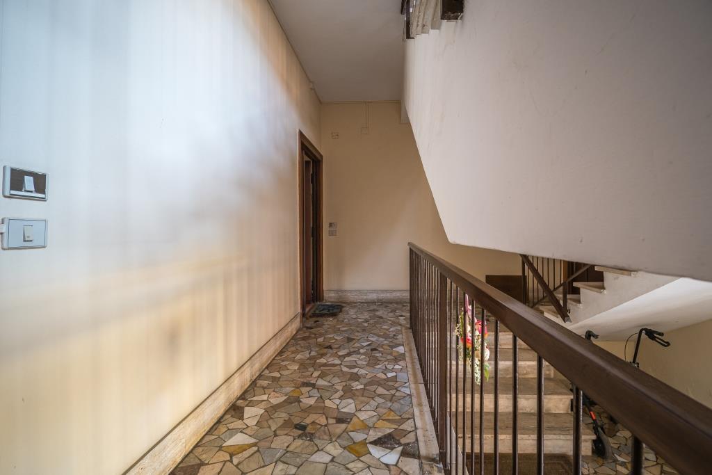 FREGENE NORD APPARTAMENTO UNILIVELLO PIANO TERRA CON BALCONE - RIF. V/60 -