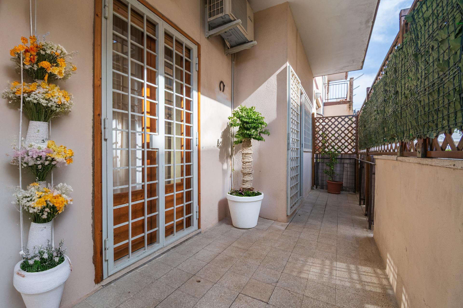 FREGENE NORD APPARTAMENTO UNILIVELLO PIANO TERRA CON BALCONE - RIF. V/60 -