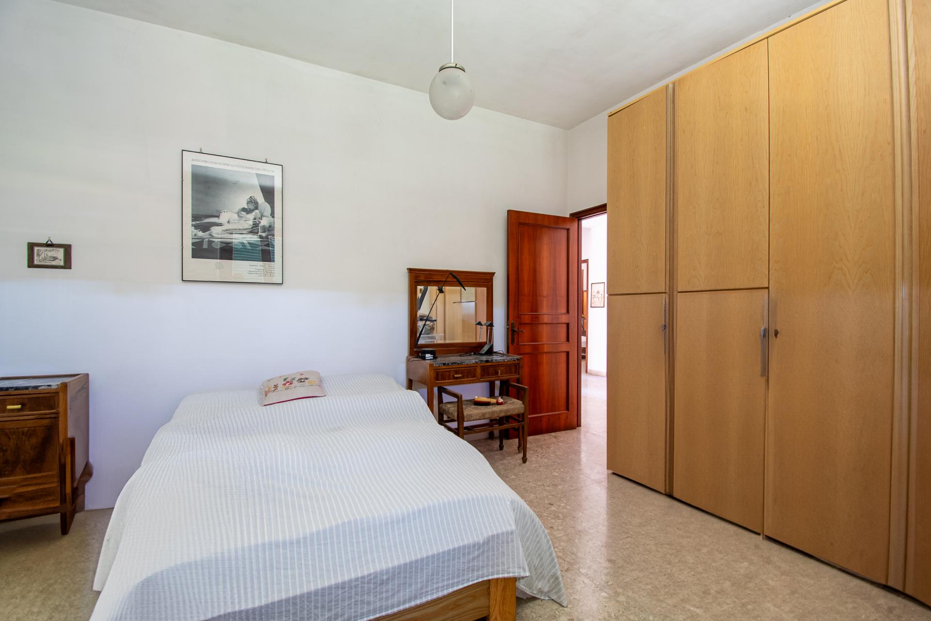 TENUTA DI CAMPAGNA CON ABITAZIONI, MAGAZZINI, AUTORIMESSE E TERRENO RIF. V/150