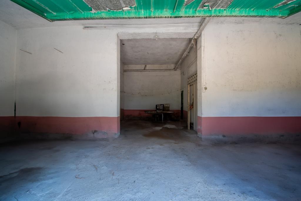 TENUTA DI CAMPAGNA CON ABITAZIONI, MAGAZZINI, AUTORIMESSE E TERRENO RIF. V/150