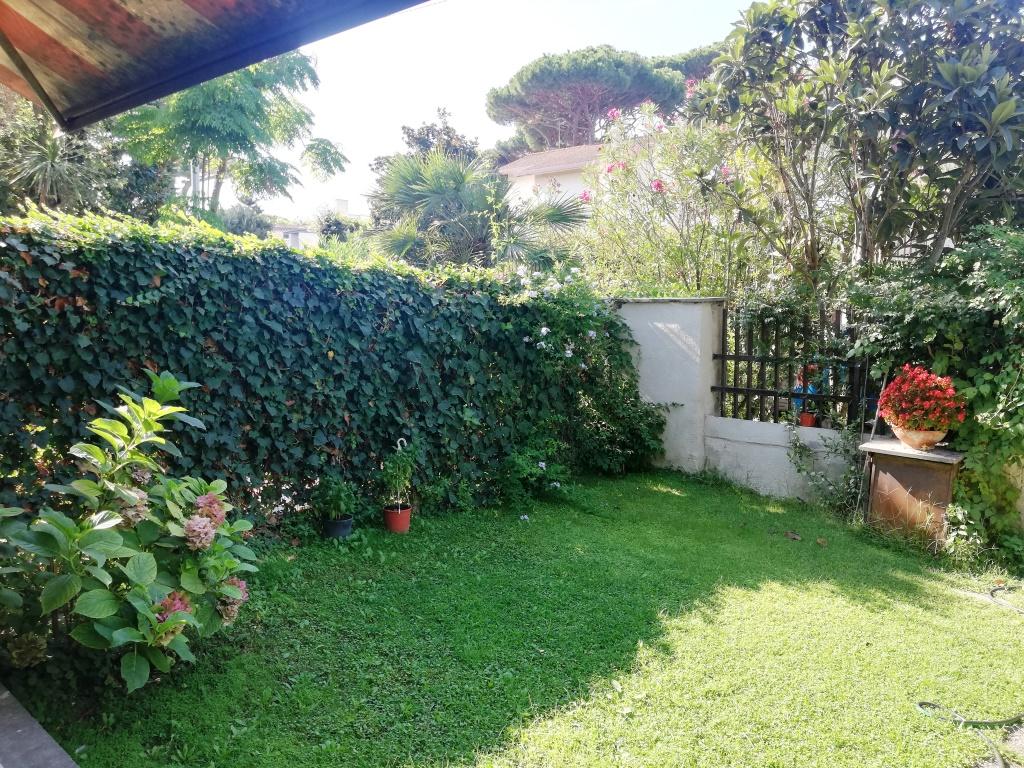 FREGENE APP.TO PIANO TERRA CON GIARDINO - RIF. AE/17 -