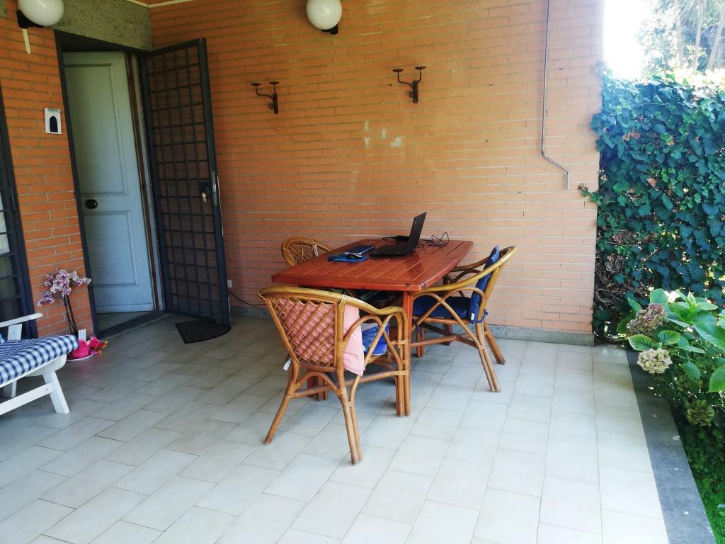 FREGENE APP.TO PIANO TERRA CON GIARDINO - RIF. AE/17 -