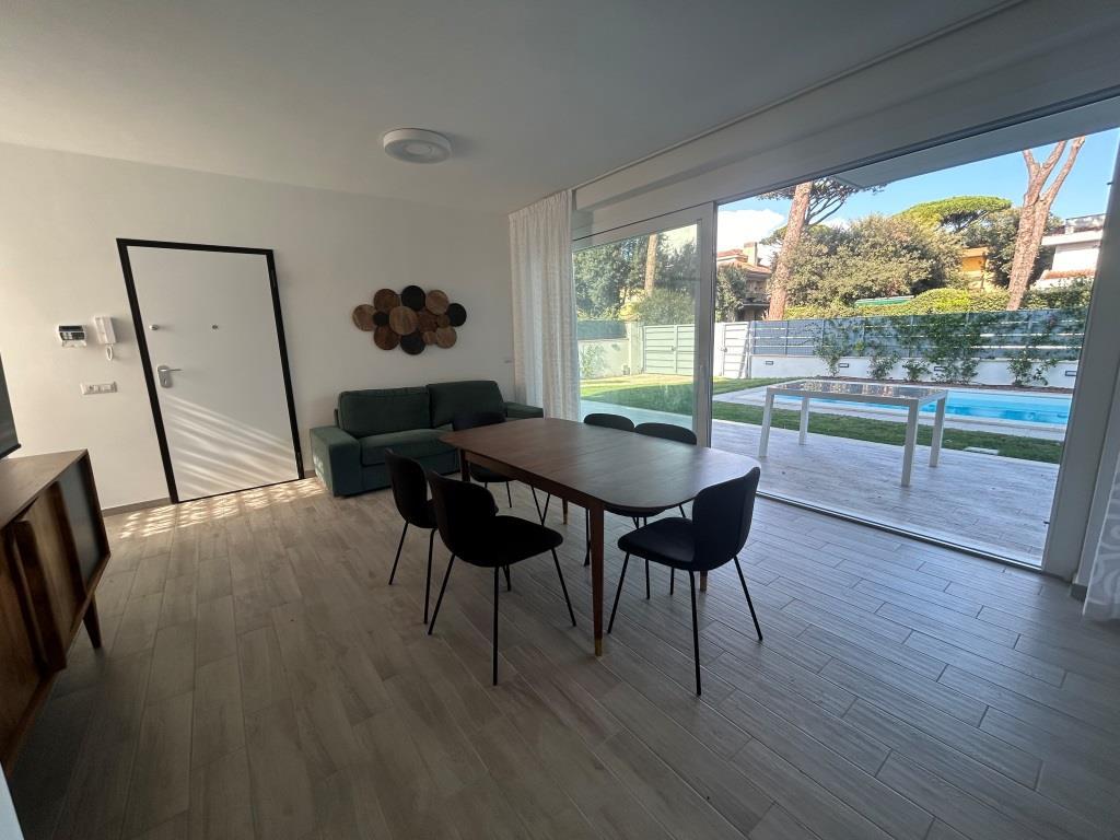 FREGENE CENTRO PRESTIGIOSA VILLA CON GIARDINO E PISCINA RIF. A/85