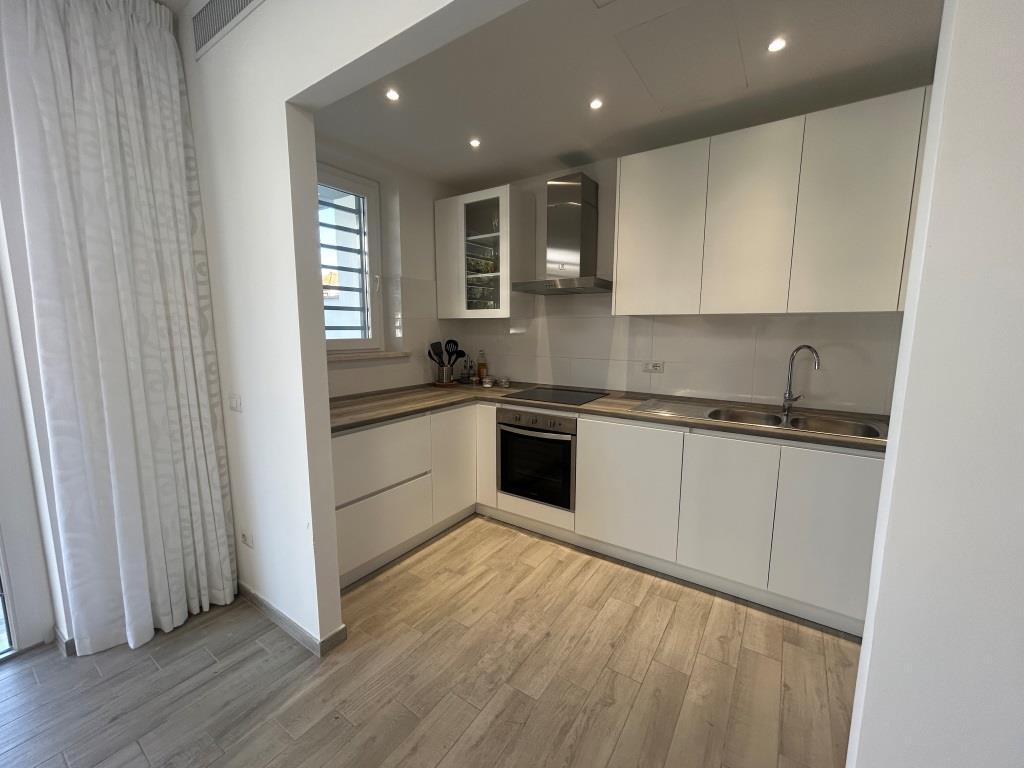 FREGENE CENTRO PRESTIGIOSA VILLA CON GIARDINO E PISCINA RIF. A/85