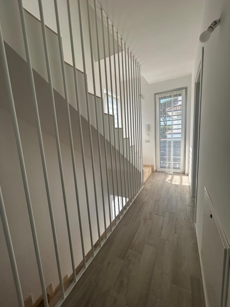 FREGENE CENTRO PRESTIGIOSA VILLA CON GIARDINO E PISCINA RIF. A/85