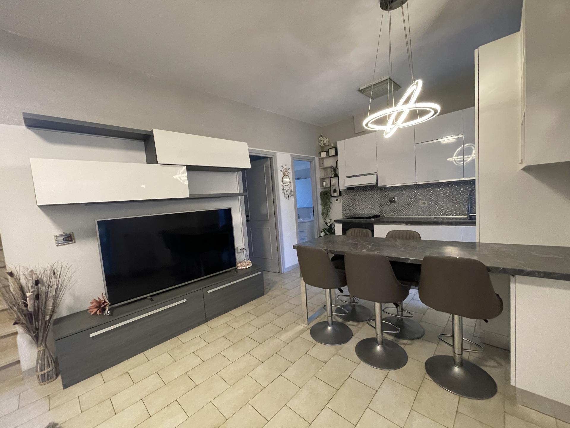 FREGENE APP.TO 1° E 2° PIANO CON GIARDINETTO E TERRAZZO RIF. AE/15