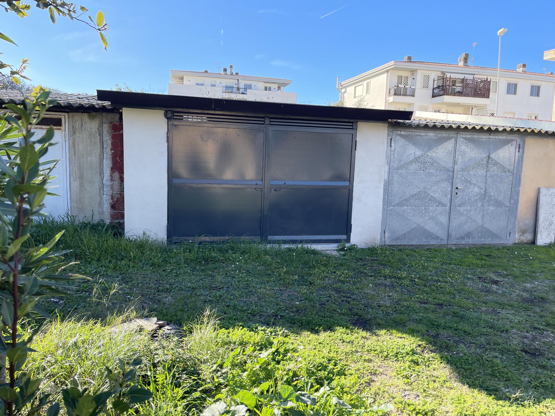 MACCARESE FRONTE STAZIONE MAGAZZINO/BOX AUTO RISTRUTTURATO RIF. V/160